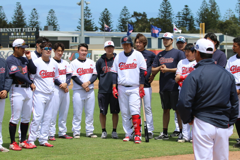 스프링캠프 소식-자체 청백전 진행